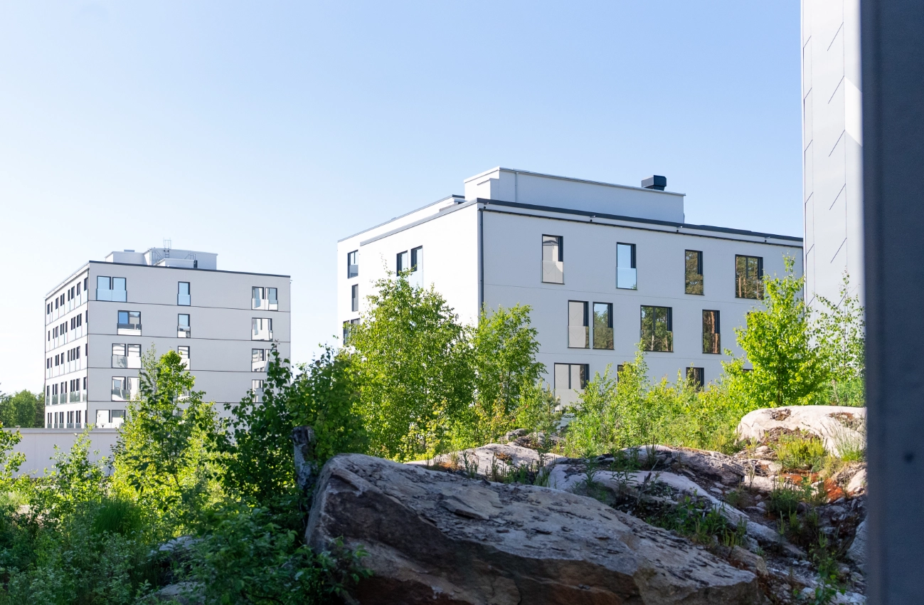 Studentbostäder på Kvintettgatan, Campus Hills, med franska balkonger.