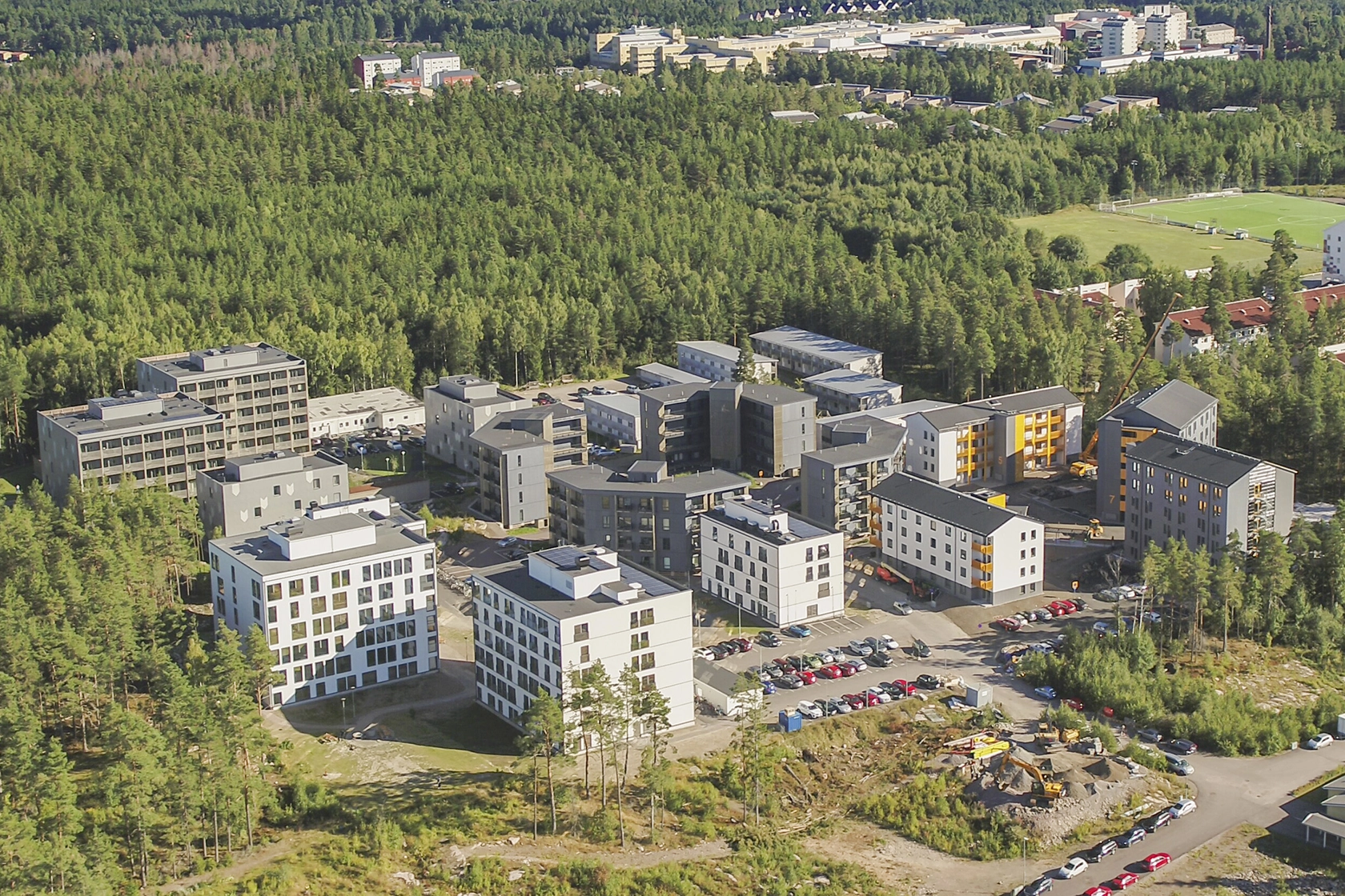 Drönarbild över bostadsområdet Campus Hills, före detta Kronoparken, i Karlstad omgivet av skog